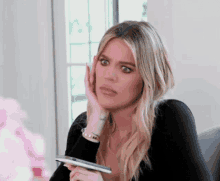 khloe kardashian shocked whats the tea i cant believe it