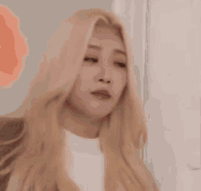 Loona Kim Lip GIF - Loona Kim Lip Kim Lip Staring GIFs