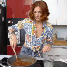 Stir Frying Candice Hutchings GIF - Stir Frying Candice Hutchings Edgy Veg GIFs