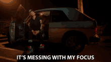 Its Messing With My Focus Losing Focus GIF - Its Messing With My Focus Losing Focus Cant Focus GIFs