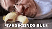Five Seconds Rule Ricky Berwick GIF - Five Seconds Rule Ricky Berwick Still Okay To Eat GIFs