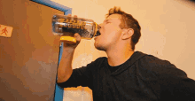 Thirsty So Thirsty GIF - Thirsty So Thirsty Drinking Water GIFs
