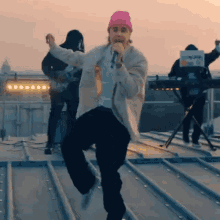 Jumping And Singing Justin Bieber GIF - Jumping And Singing Justin Bieber Hold On Song GIFs
