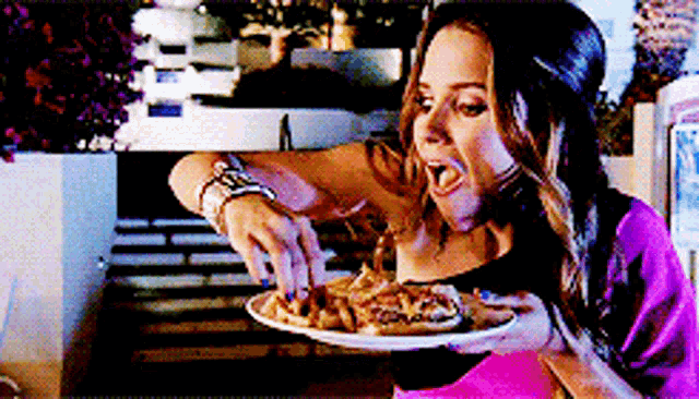 One Tree Hill Brooke Davis GIF - One Tree Hill Brooke Davis Eating Fries GIFs