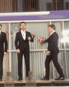 Lemon Squeezy Barbershop GIF - Lemon Squeezy Barbershop All You Need Is Love GIFs