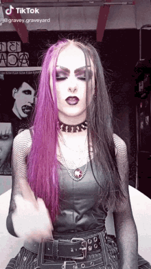 tiktok gravey graveyard gothic girl goth girl pink hair