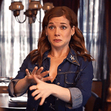 Zoey Clarke Clasping Hands GIF - Zoey Clarke Clasping Hands 1x01 GIFs
