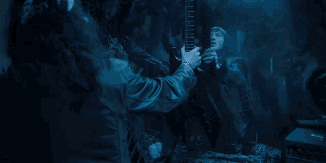 Eddie Munson Guitar Gif (5 Stranger Things GIFs) Unkleaboki