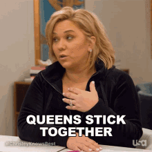 Queens Stick Together Chrisley Knows Best GIF - Queens Stick Together Chrisley Knows Best Queens Are Always Together GIFs