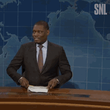 shocked michael che saturday night live what the wait what