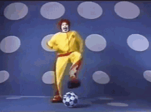 Mcdonalds Ronald Mcdonald GIF - Mcdonalds Ronald Mcdonald Soccer GIFs