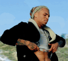 Chris Brown Strip GIF - Chris Brown Strip Abs GIFs