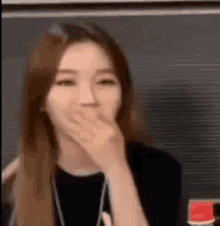 Gowon Loona GIF - Gowon Loona Giggles GIFs