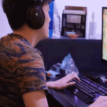 Playing Video Games Wildturtle GIF - Playing Video Games Wildturtle Counter Logic Gaming GIFs