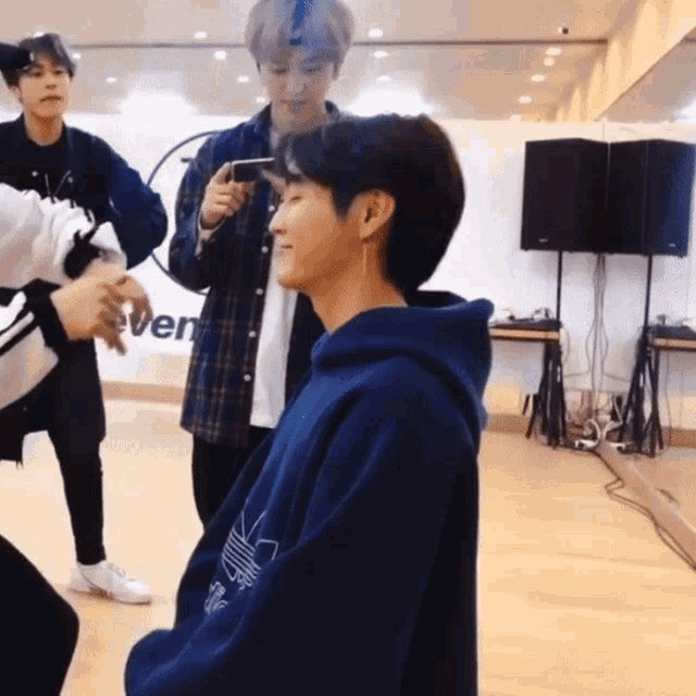 Seven O Clock Andy Gif Seven O Clock Andy Kpop Discover Share Gifs