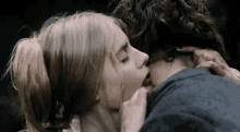 Kiss Couple GIF - Kiss Couple Passion GIFs