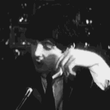The Beatle Paul Mc Cartney GIF - The Beatle Paul Mc Cartney Talk GIFs