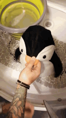 Stuffed Toy Alicini GIF - Stuffed Toy Alicini Penguin GIFs