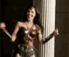 Wonder Woman Turn Around GIF - Wonder Woman Turn Around Gal Gaddot GIFs