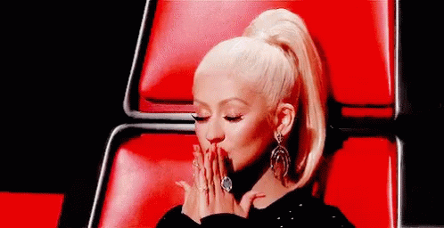 Christina Aguilera The Voice GIF - Christina Aguilera The Voice Blow Kiss - Descubre &amp; Comparte GIFs