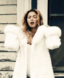 Puffy Coat Beyonce GIF - Puffy Coat Beyonce Hoodie GIFs