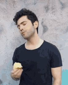 Ian Nelson Apple GIF - Ian Nelson Apple Eating Apple GIFs