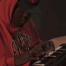 Playing Keyboard 2chainz GIF - Playing Keyboard 2chainz Cant Relate Song GIFs