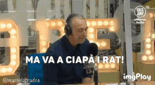 Deejay Chiama Italia Radio Deejay GIF - Deejay Chiama Italia Radio Deejay Linus GIFs