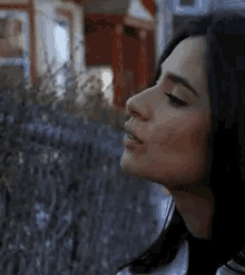 Diane Guerrero Pretty GIF - Diane Guerrero Pretty Look GIFs