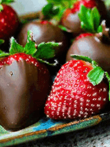Strawberry Chocolate Covered Strawberries GIF - Strawberry Chocolate Covered Strawberries Glitter GIFs