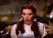 Dorothy Tiene La Boca Abierta Porque Se Ha Equivocado GIF - Uy Perdon Disculpa Boca Abierta GIFs