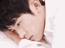 躺着 GIF - Yi Yang Qian Xi Sleepy GIFs