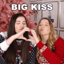 Big Kiss Marissa Rachel GIF - Big Kiss Marissa Rachel Shanna GIFs