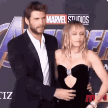 Miley Cyrus Liam Hemsworth GIF - Miley Cyrus Liam Hemsworth The Avengers -  Discover & Share GIFs