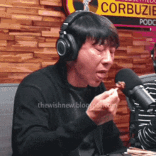 Shin Tae Yong Eating GIF - Shin Tae Yong Eating Eating Food GIFs