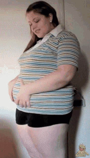 Fat Woman Big Belly GIF - Fat Woman Big Belly Fat - Discover & Share GIFs