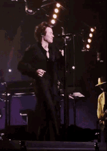harry styles smile sexy dance live
