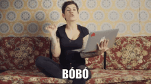 Beatriz Gosta Bobo GIF - Beatriz Gosta Bobo Laptop GIFs