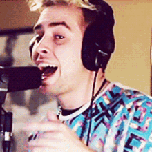 Tyler Carter Issues GIF - Tyler Carter Issues Smile GIFs