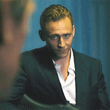 Tom Hiddleston GIF - Tom Hiddleston Smile GIFs