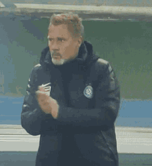 Clapping Thorsten Fink GIF - Clapping Thorsten Fink Coach GIFs