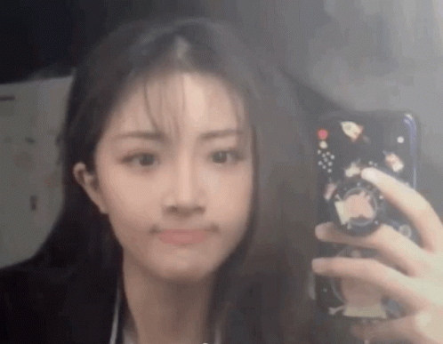 Yu Yan Mirror Selfie GIF - Yu Yan Mirror Selfie Cute GIFs