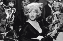 Marilyn Monroe Wink GIF - Marilyn Monroe Wink Beautiful GIFs