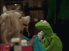 Muppets Miss Piggy GIF - Muppets Miss Piggy Kermit GIFs