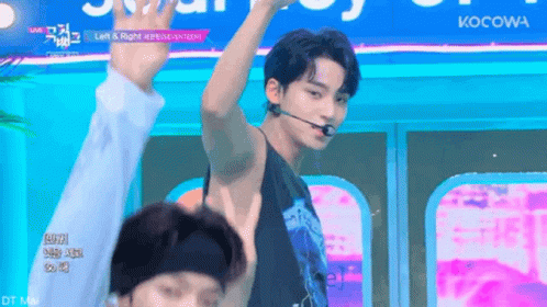 Mingyu Seventeen Left And Right Seventeen GIF - Mingyu Seventeen Left And Right Seventeen Kim Mingyu GIFs
