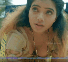 Bhabhi Saree GIF - Bhabhi Saree Cleavage GIFs