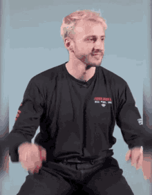 Maxenss Sourire GIF - Maxenss Sourire Content GIFs
