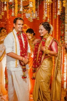 Varmala Indian Wedding GIF - Varmala Indian Wedding South Indian Wedding GIFs