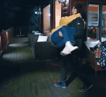 ozan korfali eszan hoppa carrying girlfriend i%CC%87lhan%C5%9Fen ozan korfali eszan hoppa carrying girlfriend i%CC%87lhan%C5%9Fen