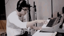 Keyboardist Music GIF - Keyboardist Keyboard Music GIFs